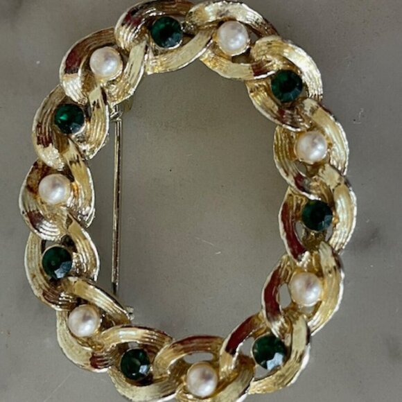 GERRY'S Vintage Gold Tone Pearl Emerald Rhinestone Oval Brooch Pin - Picture 5 of 12
